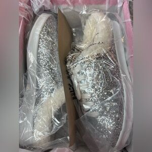 S17. NWT RAMPAGE Women’s Silver Slip On Sneakers lined 9M